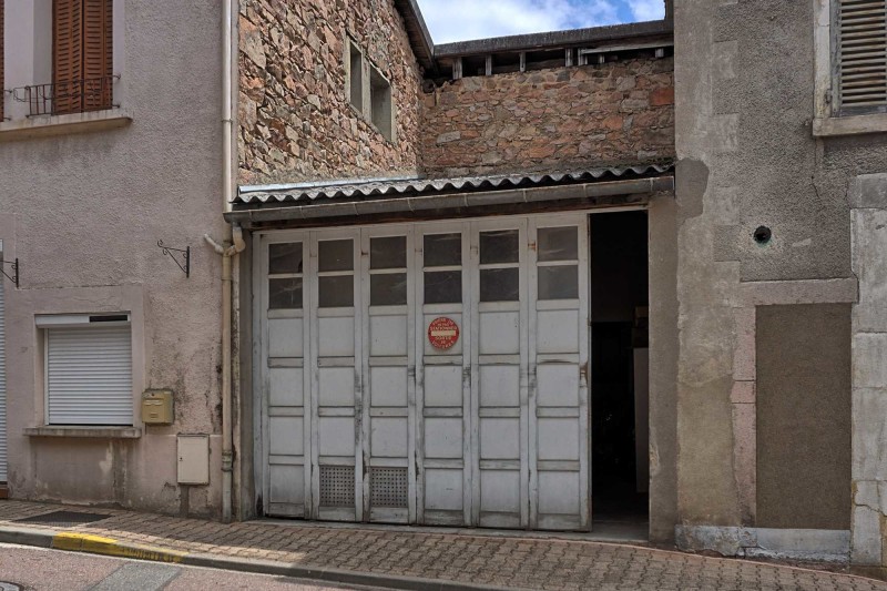 Garage à vendre à Belmont de la loire Garage à vendre à Belmont de la loire